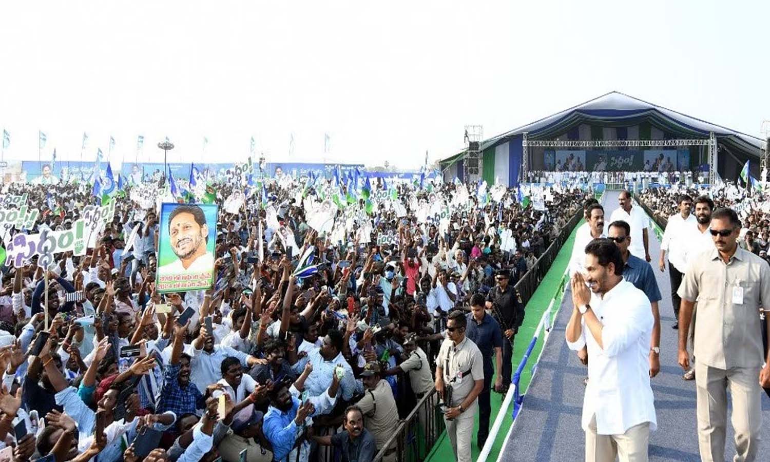 మీ ఐదేళ్ల భవిష్యత్తు ఈ ఎన్నికలు.. వైసీపీని గెలిపిస్తేనే పథకాల కొనసాగింపు మీ ఐదేళ్ల భవిష్యత్తు ఈ ఎన్నికలు.. వైసీపీని గెలిపిస్తేనే పథకాల కొనసాగింపు