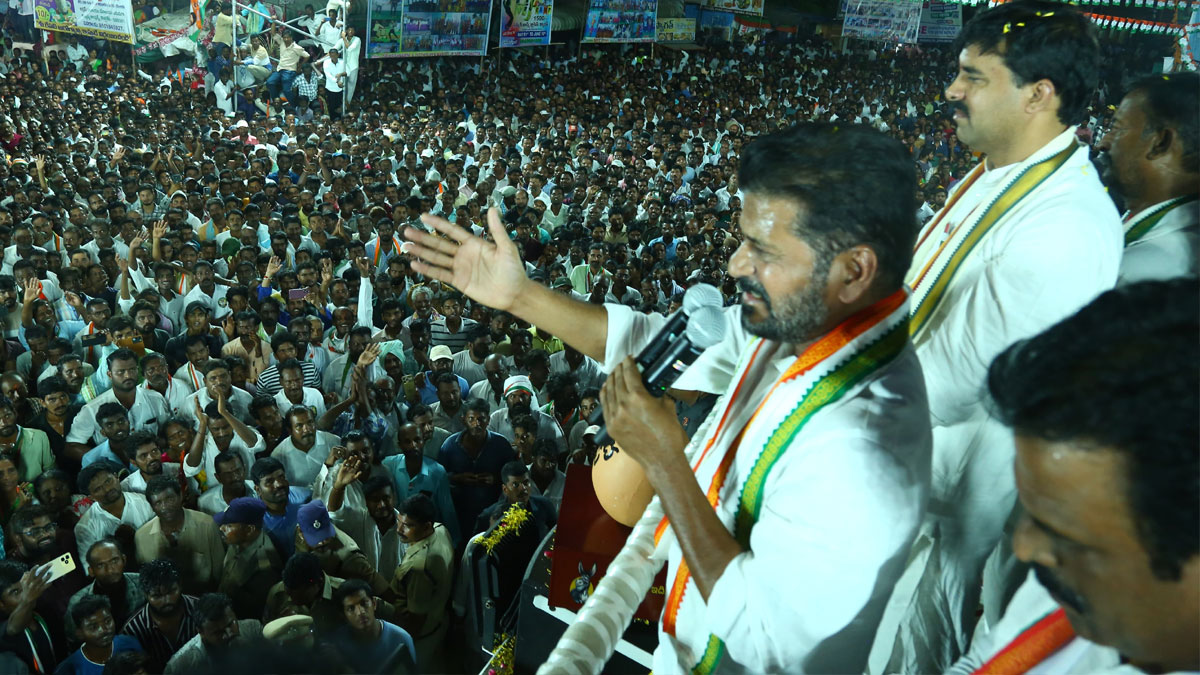 CM Revanth Reddy  | గజ్వేల్ కేడీ వచ్చినా, ఢిల్లీ మోడీ వచ్చినా పాలమూరులో గెలుపు కాంగ్రెస్ దే : సీఎం రేవంత్ రెడ్డి CM Revanth Reddy  | గజ్వేల్ కేడీ వచ్చినా, ఢిల్లీ మోడీ వచ్చినా పాలమూరులో గెలుపు కాంగ్రెస్ దే : సీఎం రేవంత్ రెడ్డి
