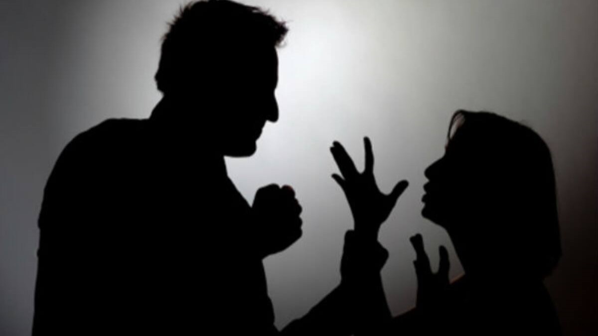 2 women molested in Hampi: హంపిలో ఒక విదేశీయురాలు సహా ఇద్దరిపై రేప్.. మరో పురుష టూరిస్ట్ మృతి 2 women molested in Hampi: హంపిలో ఒక విదేశీయురాలు సహా ఇద్దరిపై రేప్.. మరో పురుష టూరిస్ట్ మృతి