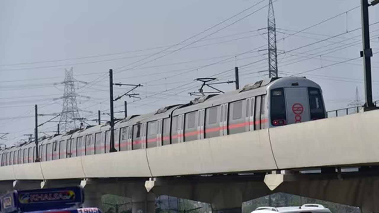 Metro Rail | మే 25న ఉదయం 4 గంటలకే మెట్రో రైళ్లు పరుగులు..! Metro Rail | మే 25న ఉదయం 4 గంటలకే మెట్రో రైళ్లు పరుగులు..!