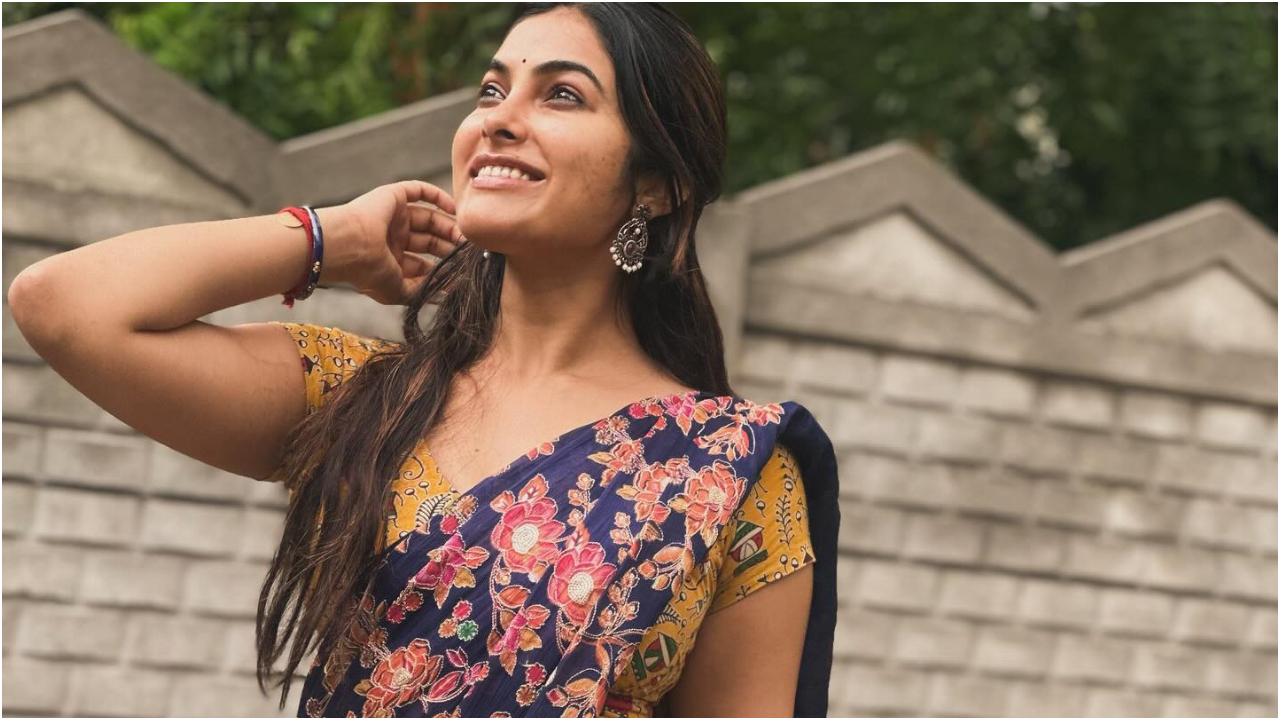 Divi Vadthya | చీరలో నడుమందాలు చూపిస్తున్న దివి