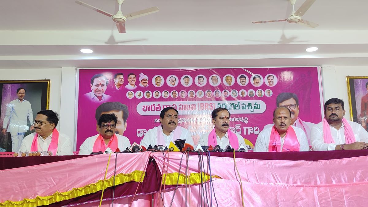 Elections 2024 | కడియం, ఆరూరి మోసకార్లు.. అసెంబ్లీ ఎన్నికల్లో ఓటమి ఊహించాం Elections 2024 | కడియం, ఆరూరి మోసకార్లు.. అసెంబ్లీ ఎన్నికల్లో ఓటమి ఊహించాం