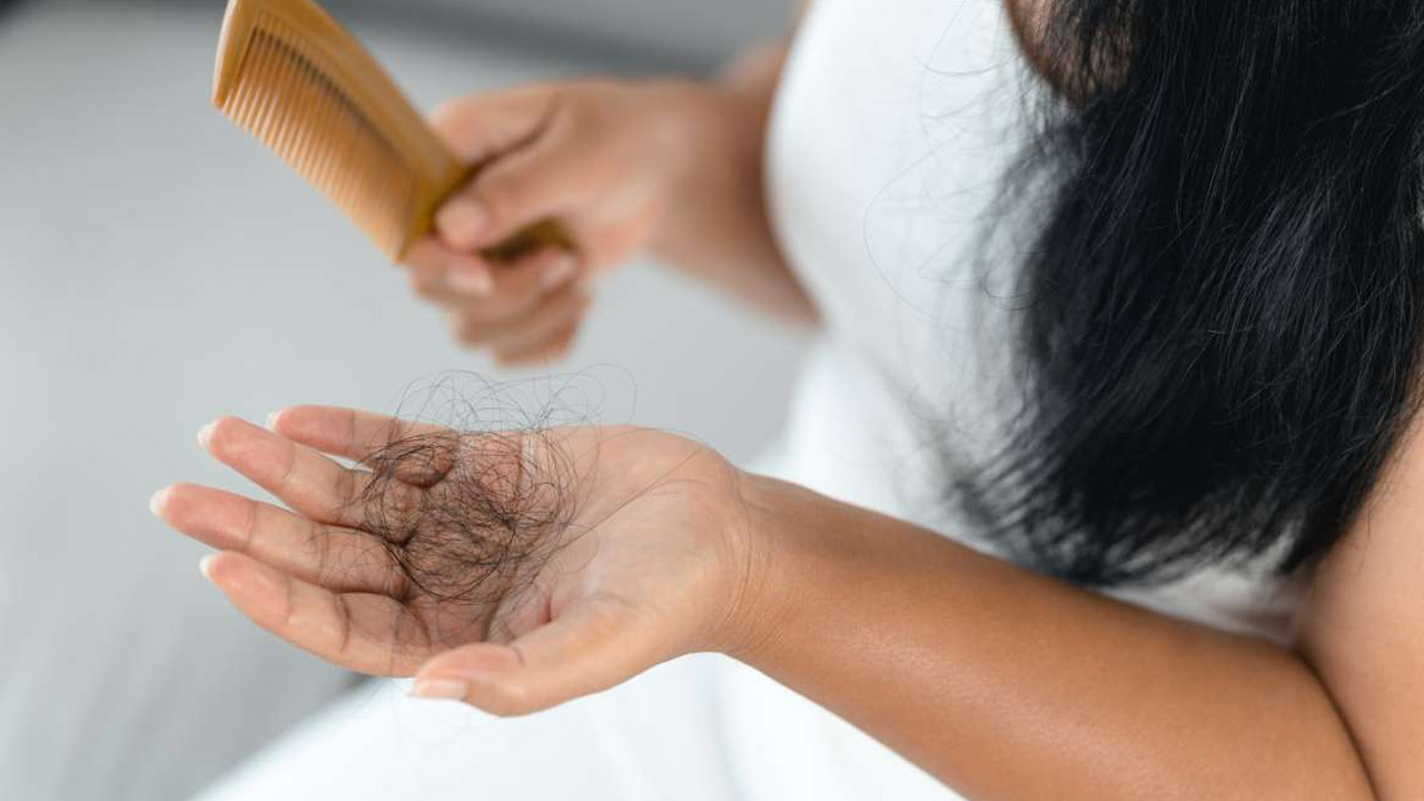 Hair fall | మీ జుట్టు విపరీతంగా రాలుతోందా.. ఈ టిప్స్తో సమస్యకు చెక్ పెట్టండి..! Hair fall | మీ జుట్టు విపరీతంగా రాలుతోందా.. ఈ టిప్స్తో సమస్యకు చెక్ పెట్టండి..!