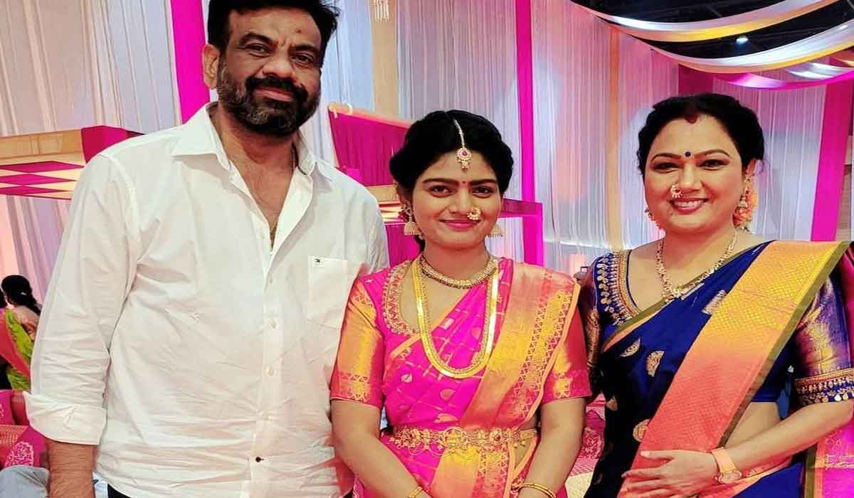 Hema| కులాంతర వివాహం చేసుకున్న హేమ.. ఆమె లవ్ స్టోరీ భలే ఇంట్రెస్టింగ్గా ఉందిగా..! Hema| కులాంతర వివాహం చేసుకున్న హేమ.. ఆమె లవ్ స్టోరీ భలే ఇంట్రెస్టింగ్గా ఉందిగా..!
