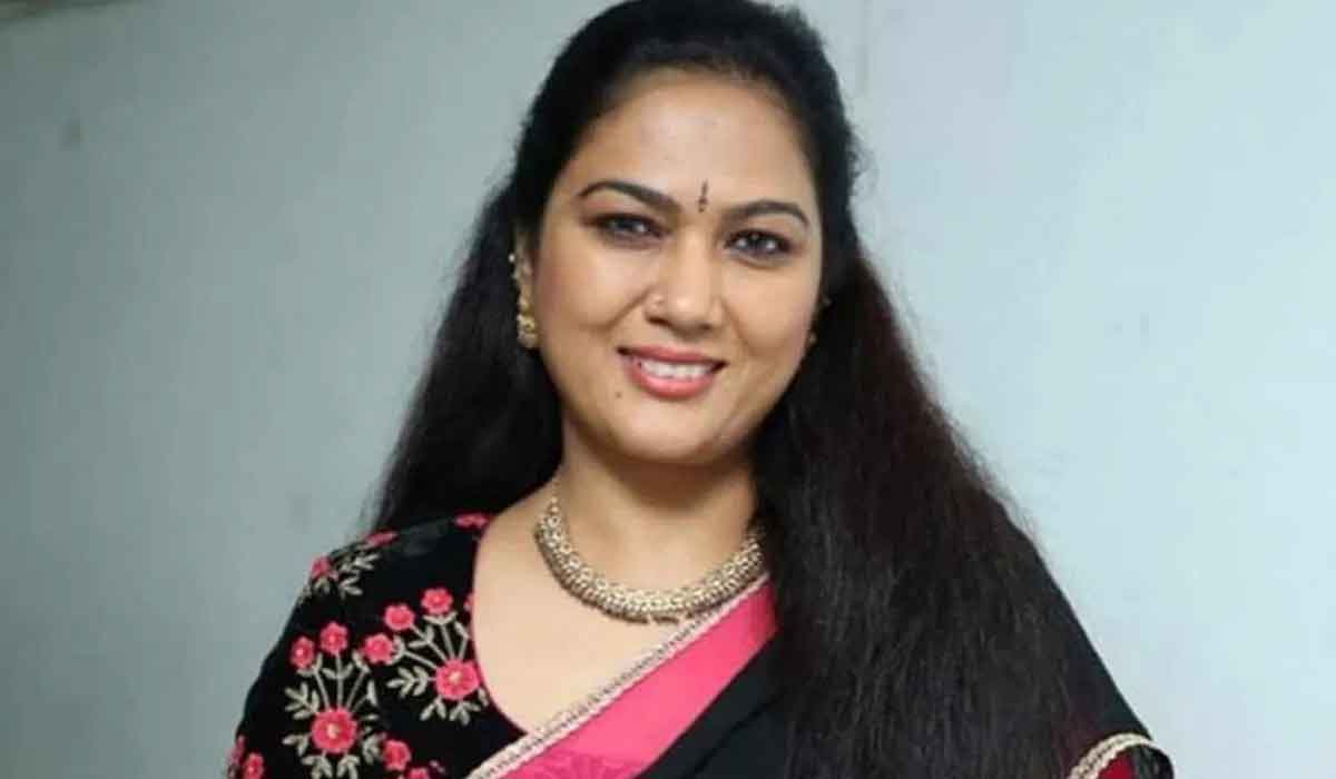 Hema| బెంగళూరు రేవ్ పార్టీలో హేమ.. ఫోటో విడుదల చేసిన బెంగళూరు పోలీసులు Hema| బెంగళూరు రేవ్ పార్టీలో హేమ.. ఫోటో విడుదల చేసిన బెంగళూరు పోలీసులు
