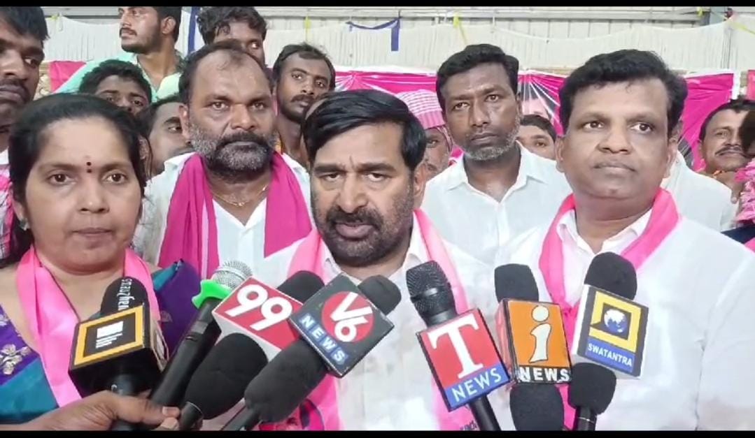 చోటా బాయ్, బడా బాయ్లు ఇద్దరూ ఒక్కటే: మాజీ మంత్రి జి.జగదీశ్రెడ్డి చోటా బాయ్, బడా బాయ్లు ఇద్దరూ ఒక్కటే: మాజీ మంత్రి జి.జగదీశ్రెడ్డి
