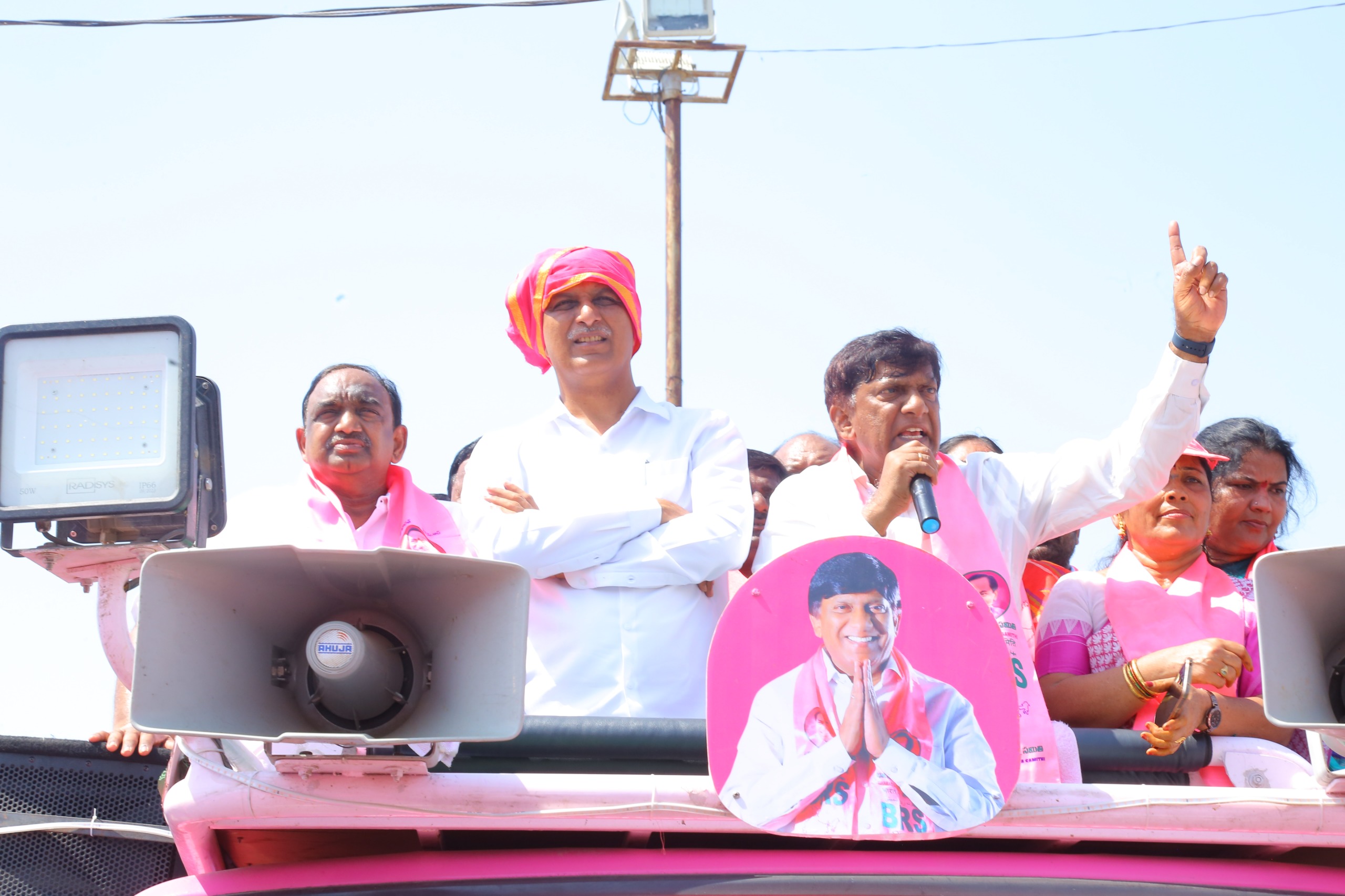 ప్రజలు సద్దితిన్న రేవు తలవాలి.. కాంగ్రెస్, బీజేపీలకు కర్రుకాల్చి వాతపెట్టాలి ప్రజలు సద్దితిన్న రేవు తలవాలి.. కాంగ్రెస్, బీజేపీలకు కర్రుకాల్చి వాతపెట్టాలి