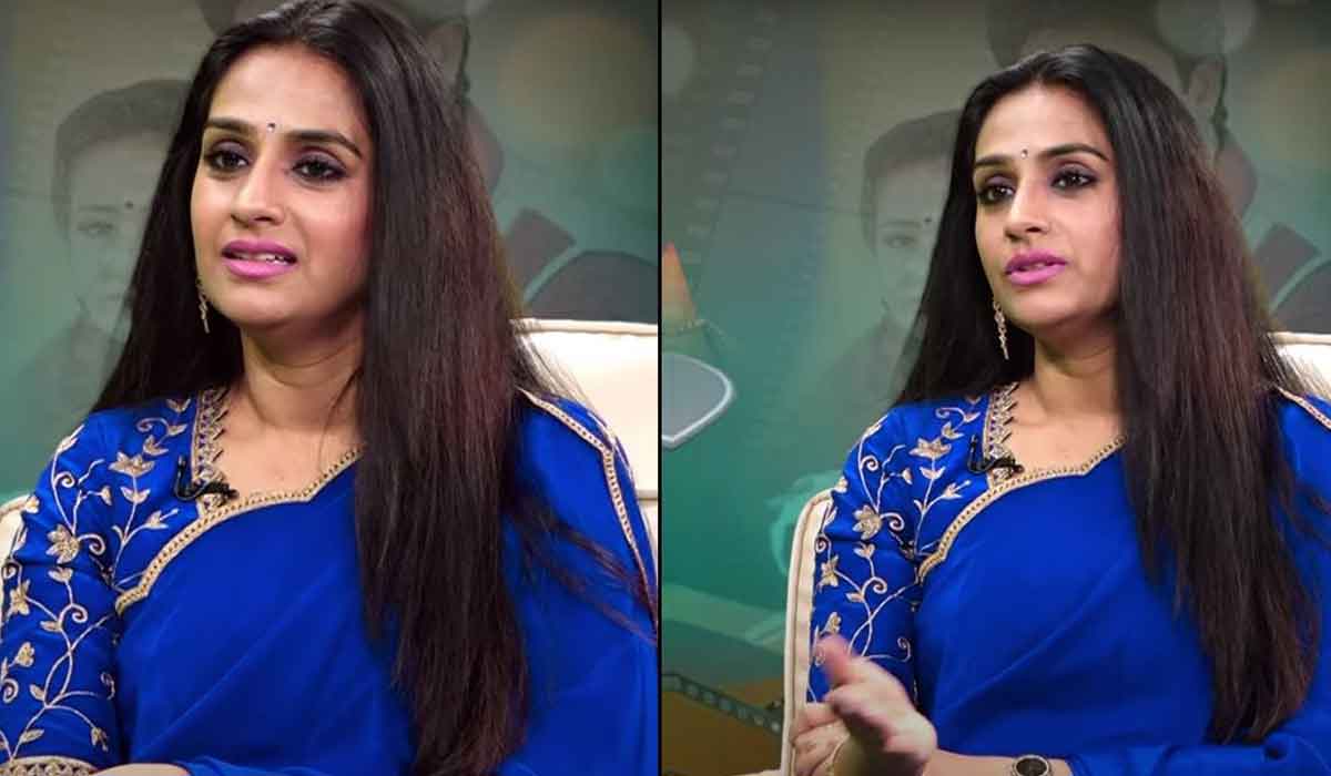 Laya| లయ వెంటపడి ఆ డైరెక్టర్ చంపుతానని బెదిరించాడా..! Laya| లయ వెంటపడి ఆ డైరెక్టర్ చంపుతానని బెదిరించాడా..!