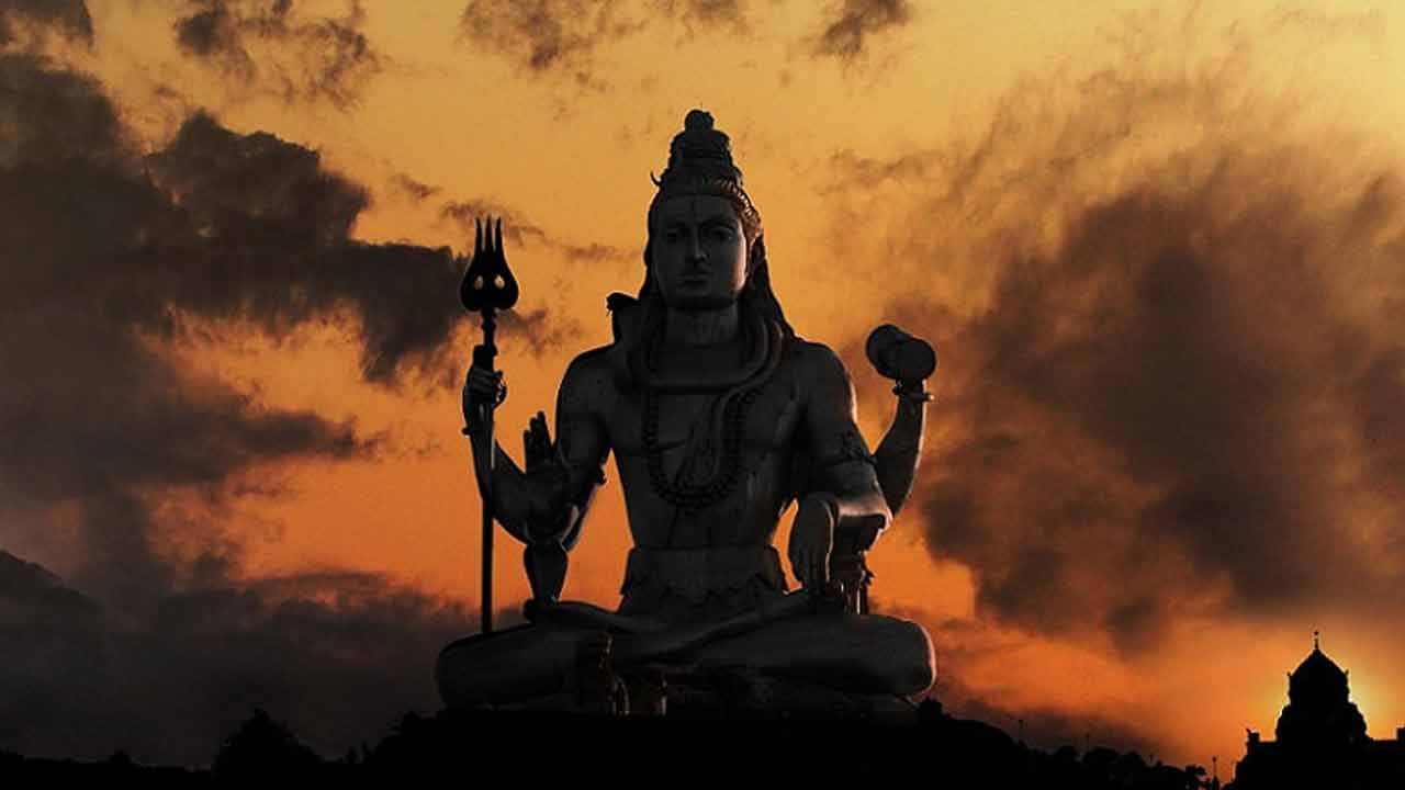 సోమవారం ఈ మంత్రాన్ని 108 సార్లు జపిస్తే.. డబ్బుకు లోటు ఉండదట..! సోమవారం ఈ మంత్రాన్ని 108 సార్లు జపిస్తే.. డబ్బుకు లోటు ఉండదట..!