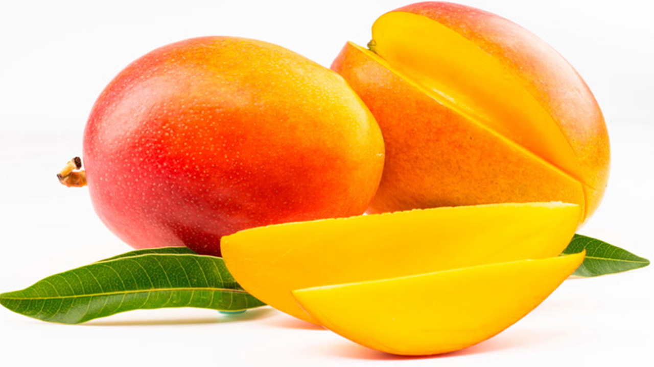 Mangoes | మామిడి పండ్లు తినగానే ఈ ఐదింటి జోలికి అస్సలే పోవద్దు..! Mangoes | మామిడి పండ్లు తినగానే ఈ ఐదింటి జోలికి అస్సలే పోవద్దు..!