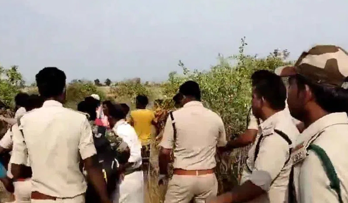 పోడు రైతులకు.. అటవీ సిబ్బందికి మధ్య ఘర్షణ పోడు రైతులకు.. అటవీ సిబ్బందికి మధ్య ఘర్షణ