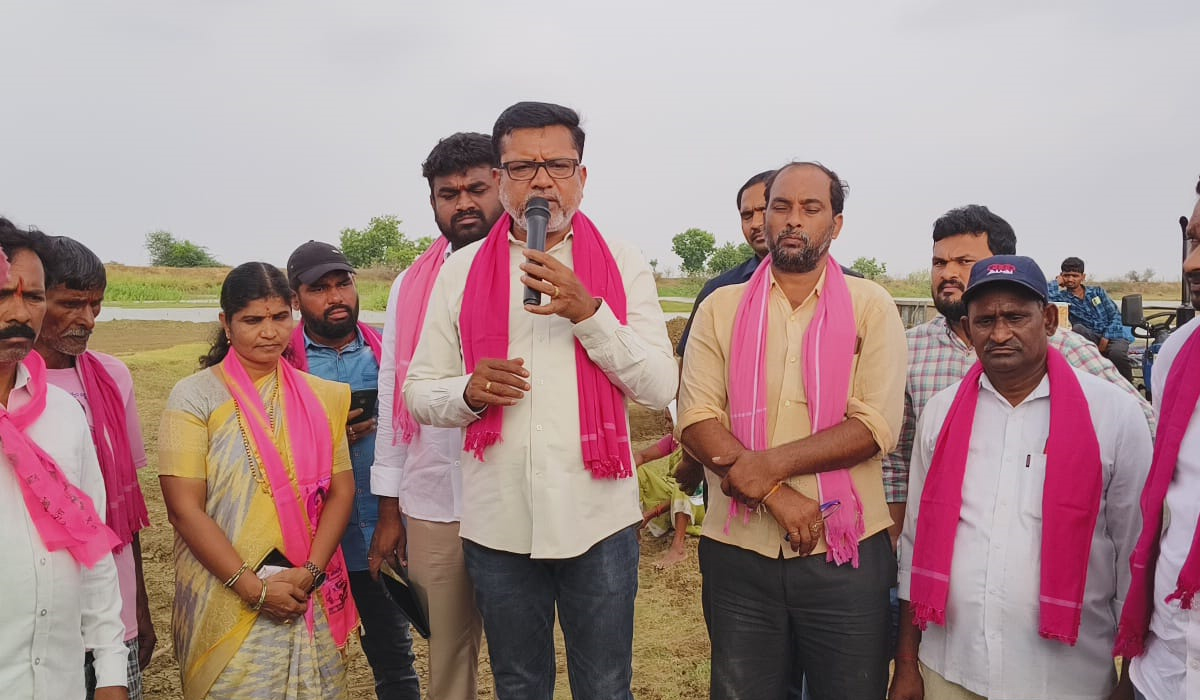 నాలుగు నెలలుగా గోసపడుతున్నాం: పుట్ట మధూకర్ నాలుగు నెలలుగా గోసపడుతున్నాం: పుట్ట మధూకర్