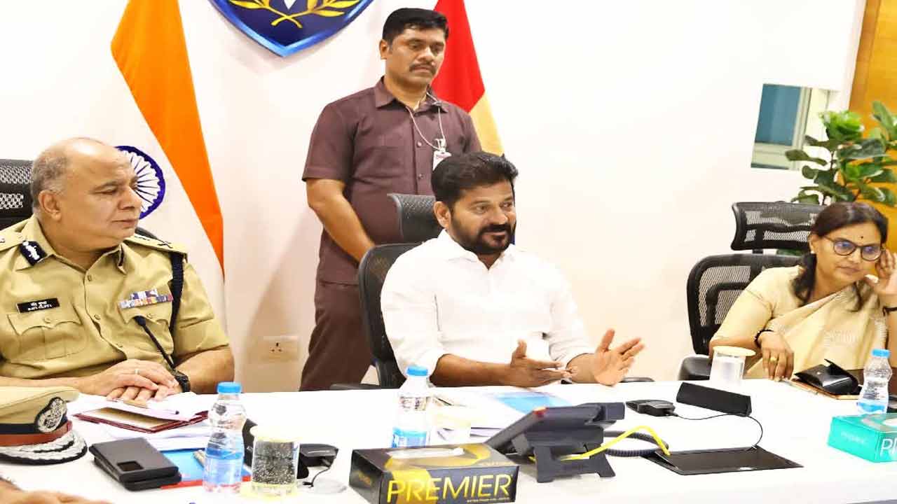 డ్రగ్స్ పదం వింటేనే భయపడేలా చర్యలు ఉండాలి : సీఎం రేవంత్ రెడ్డి డ్రగ్స్ పదం వింటేనే భయపడేలా చర్యలు ఉండాలి : సీఎం రేవంత్ రెడ్డి