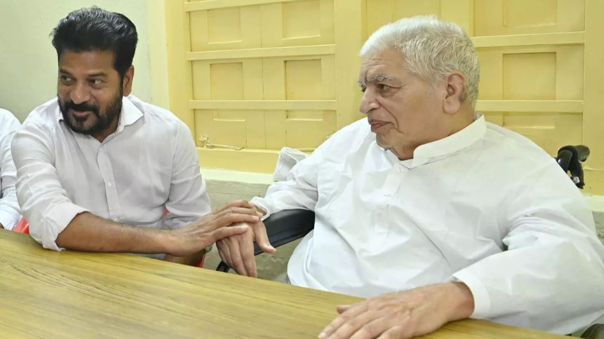 విద్యావేత్త చుక్కా రామయ్యకు సీఎం రేవంత్రెడ్డి పరామర్శ విద్యావేత్త చుక్కా రామయ్యకు సీఎం రేవంత్రెడ్డి పరామర్శ