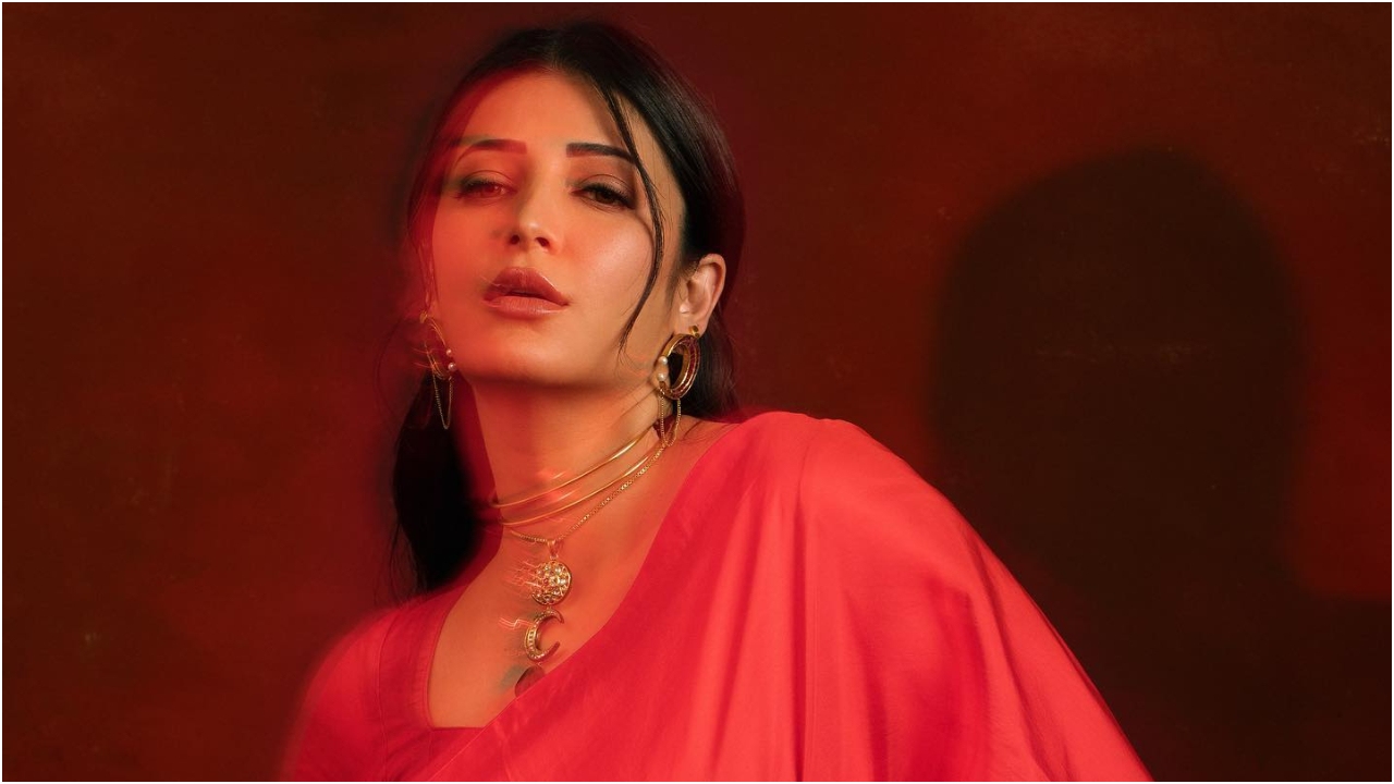 Shruti Haasan : చీరలో శృతి హాసన్ సూపర్ కూల్ లుక్స్