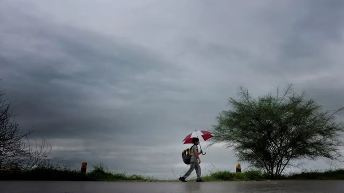 Southwest monsoon | కేరళను తాకిన నైరుతి.. ఐదు నుంచి వారం రోజుల్లో తెలంగాణలోకి Southwest monsoon | కేరళను తాకిన నైరుతి.. ఐదు నుంచి వారం రోజుల్లో తెలంగాణలోకి