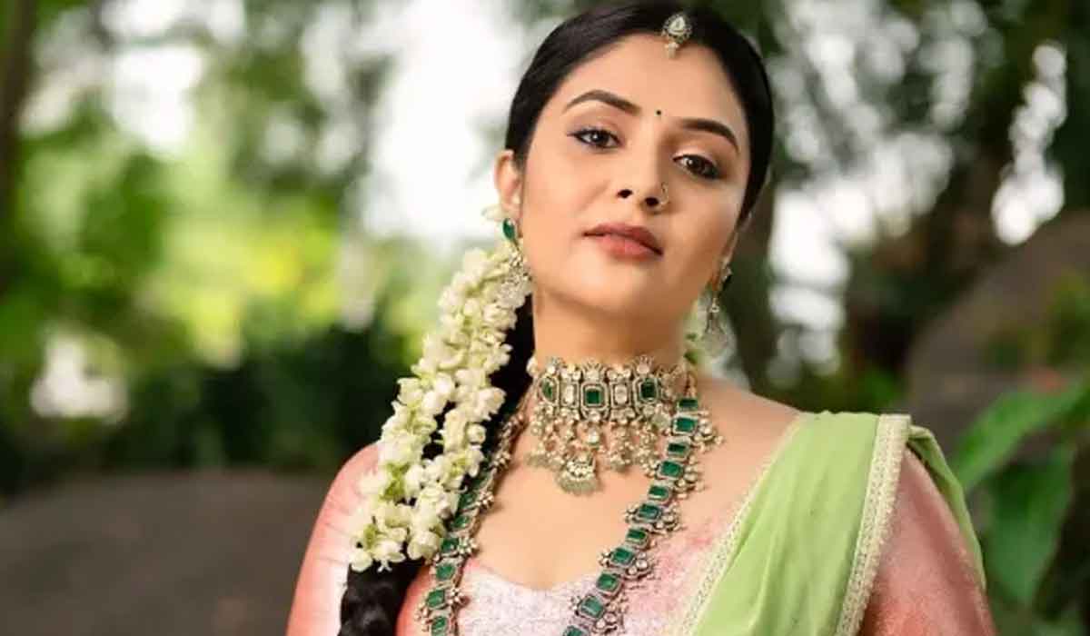 Sreemukhi| అంత వయస్సు ఉన్న కమెడీయన్తో శ్రీముఖి పెళ్లా.. అంతా షాక్..! Sreemukhi| అంత వయస్సు ఉన్న కమెడీయన్తో శ్రీముఖి పెళ్లా.. అంతా షాక్..!