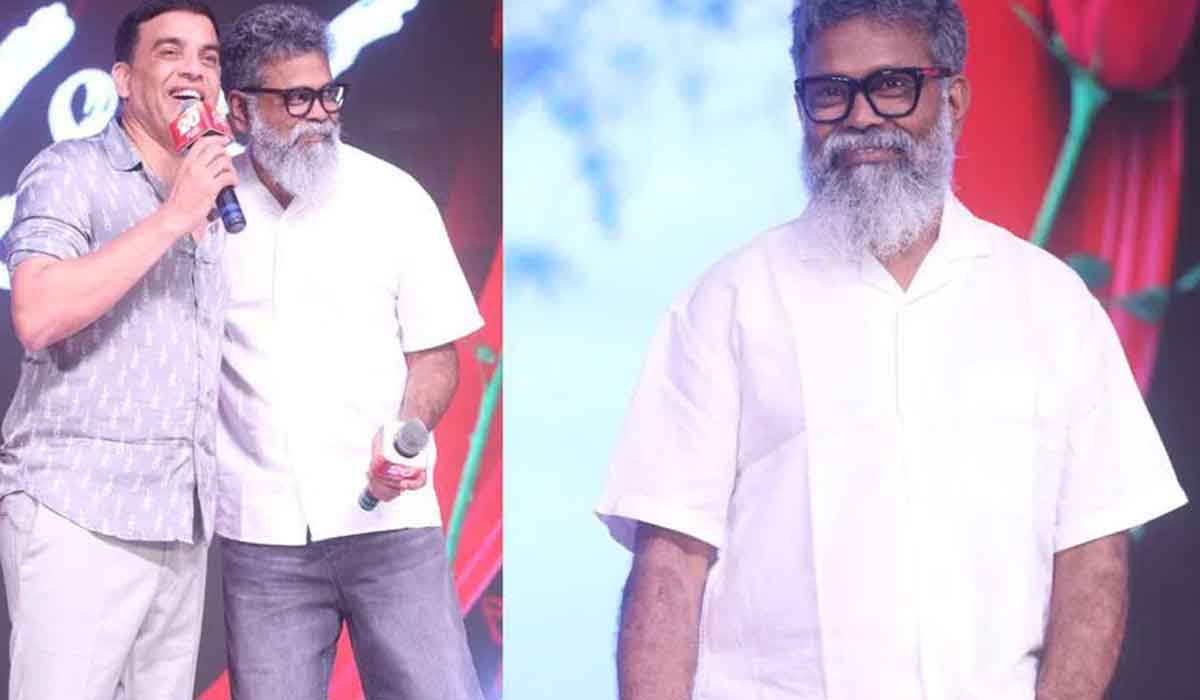 Sukumar|దిల్ రాజు నన్ను పిచ్చి కొట్టుడు కొట్టాడు.. నా చెయ్యి ఇప్పటికీ పని చేయట్లేదన్న సుకుమార్ Sukumar|దిల్ రాజు నన్ను పిచ్చి కొట్టుడు కొట్టాడు.. నా చెయ్యి ఇప్పటికీ పని చేయట్లేదన్న సుకుమార్