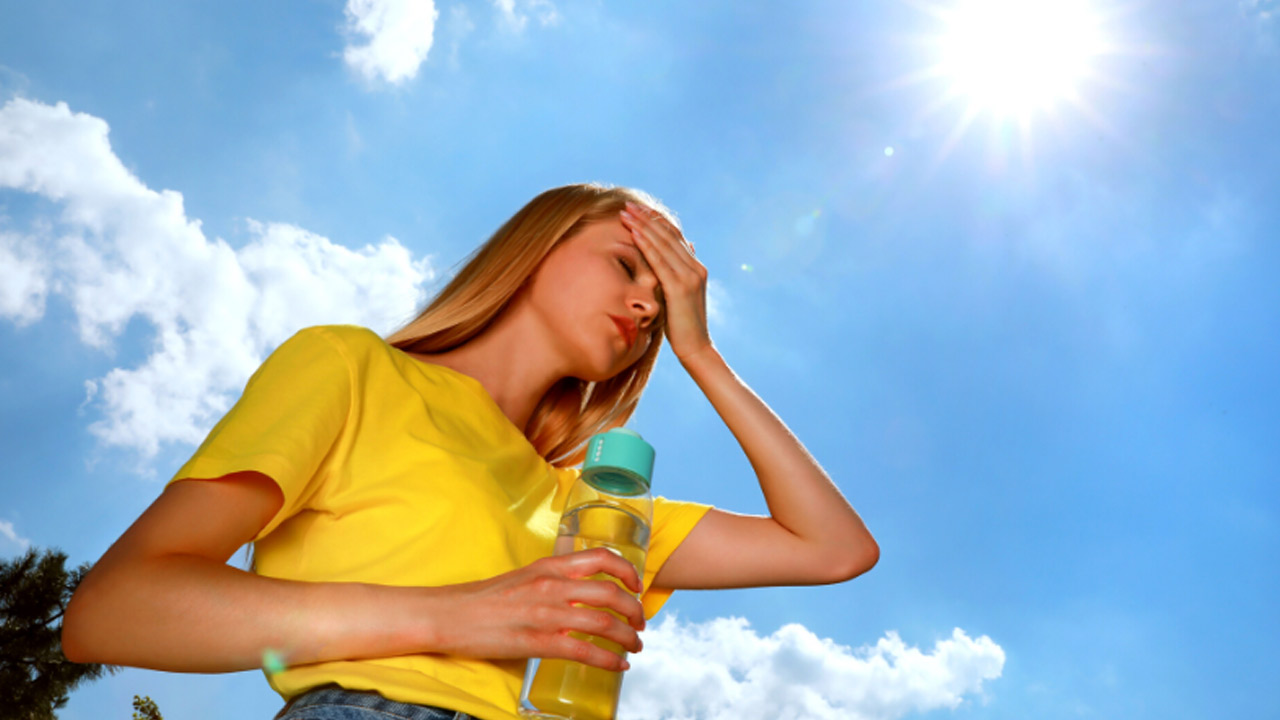 Sun stroke | రోజురోజుకు పెరుగుతున్న ఎండ మంటలు.. వడదెబ్బతో రాష్ట్రంలో ఒక్కరోజే 19 మంది మృతి..! Sun stroke | రోజురోజుకు పెరుగుతున్న ఎండ మంటలు.. వడదెబ్బతో రాష్ట్రంలో ఒక్కరోజే 19 మంది మృతి..!