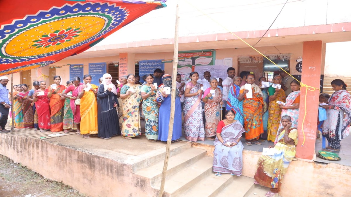 TS Lok Sabha Elections | తెలంగాణలో మ. ఒంటి గంట వరకు 40.13 శాతం పోలింగ్ నమోదు TS Lok Sabha Elections | తెలంగాణలో మ. ఒంటి గంట వరకు 40.13 శాతం పోలింగ్ నమోదు