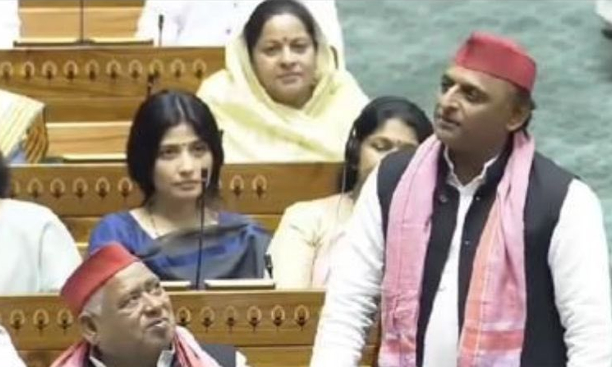 Akhilesh Yadav | మాట్లాడింది రెండే నిమిషాలు.. కానీ.. స్పీకర్కు చురకలేసిన అఖిలేశ్యాదవ్ Akhilesh Yadav | మాట్లాడింది రెండే నిమిషాలు.. కానీ.. స్పీకర్కు చురకలేసిన అఖిలేశ్యాదవ్