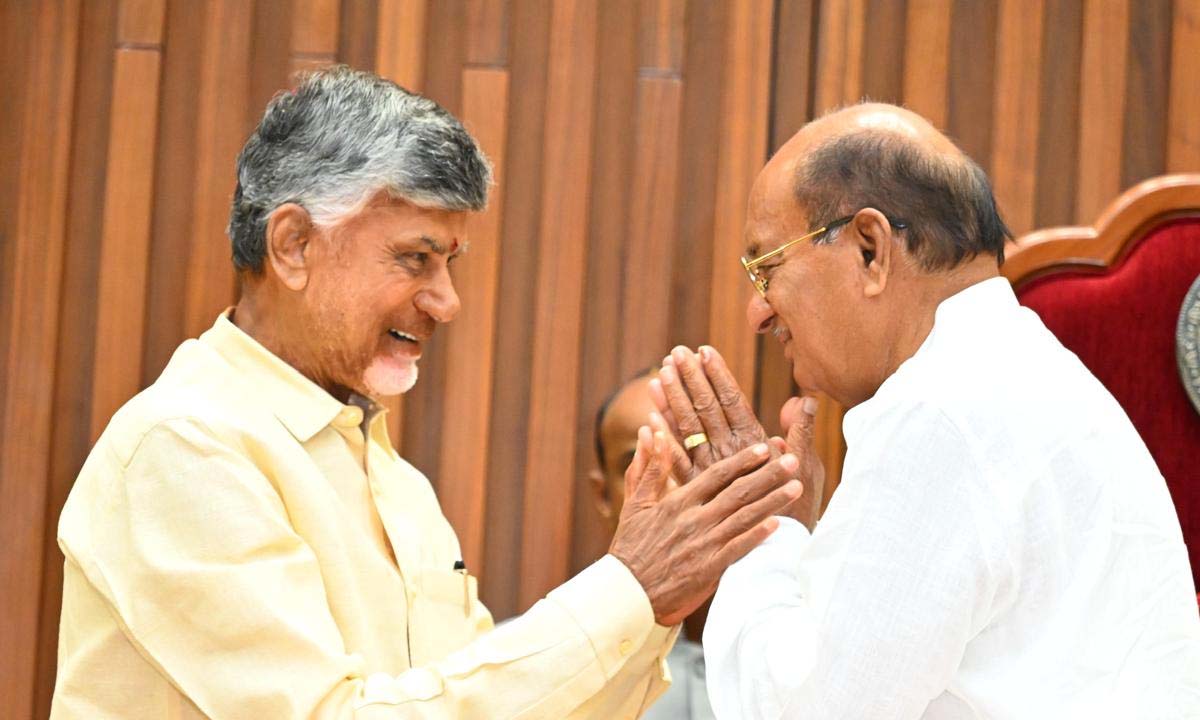 ప్రారంభమైన ఏపీ అసెంబ్లీ సమావేశాలు … సభ్యులతో ప్రమాణం చేయించిన ప్రొటెం స్పీకర్ గోరంట్ల ప్రారంభమైన ఏపీ అసెంబ్లీ సమావేశాలు … సభ్యులతో ప్రమాణం చేయించిన ప్రొటెం స్పీకర్ గోరంట్ల