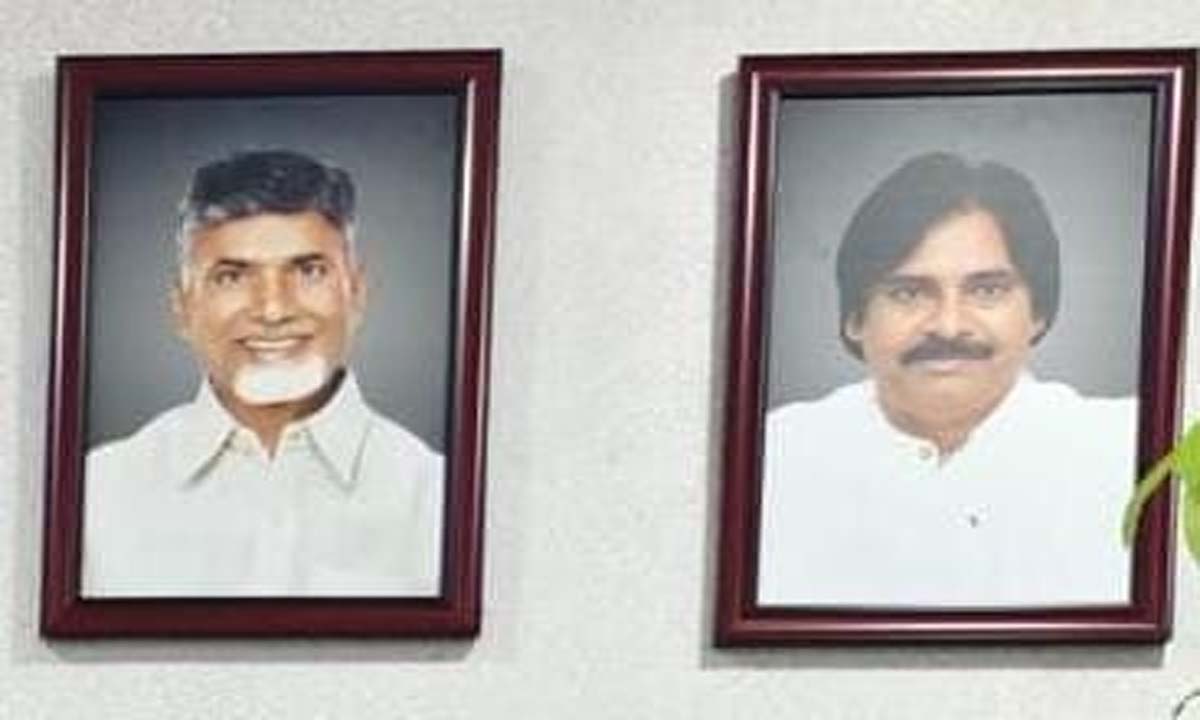 ఏపీ ప్రభుత్వ కార్యాలయాల్లో సీఎం, డిప్యూటీ సీఎం ల ఫోటోలు ఏపీ ప్రభుత్వ కార్యాలయాల్లో సీఎం, డిప్యూటీ సీఎం ల ఫోటోలు