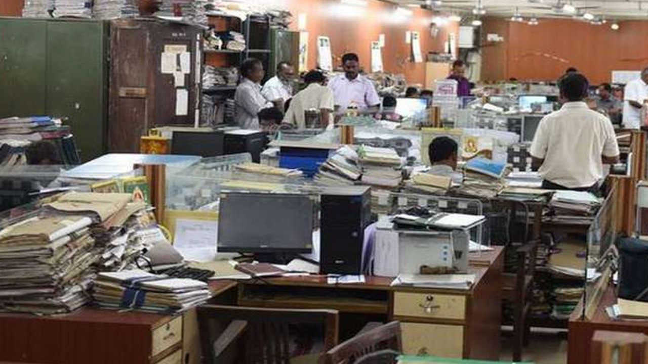 Govt Employees | ఉద్యోగులు ఆలస్యంగా వస్తే కఠిన చర్యలే.. కేంద్ర ప్రభుత్వం వార్నింగ్.. Govt Employees | ఉద్యోగులు ఆలస్యంగా వస్తే కఠిన చర్యలే.. కేంద్ర ప్రభుత్వం వార్నింగ్..
