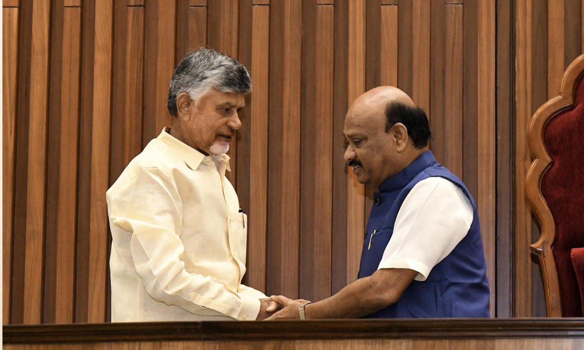 CM Chandra Babu | చెప్పినట్టే గౌరవ సభకు వచ్చా.. మహిళలకు అన్యాయం జరుగనివ్వను: సీఎం చంద్రబాబు CM Chandra Babu | చెప్పినట్టే గౌరవ సభకు వచ్చా.. మహిళలకు అన్యాయం జరుగనివ్వను: సీఎం చంద్రబాబు