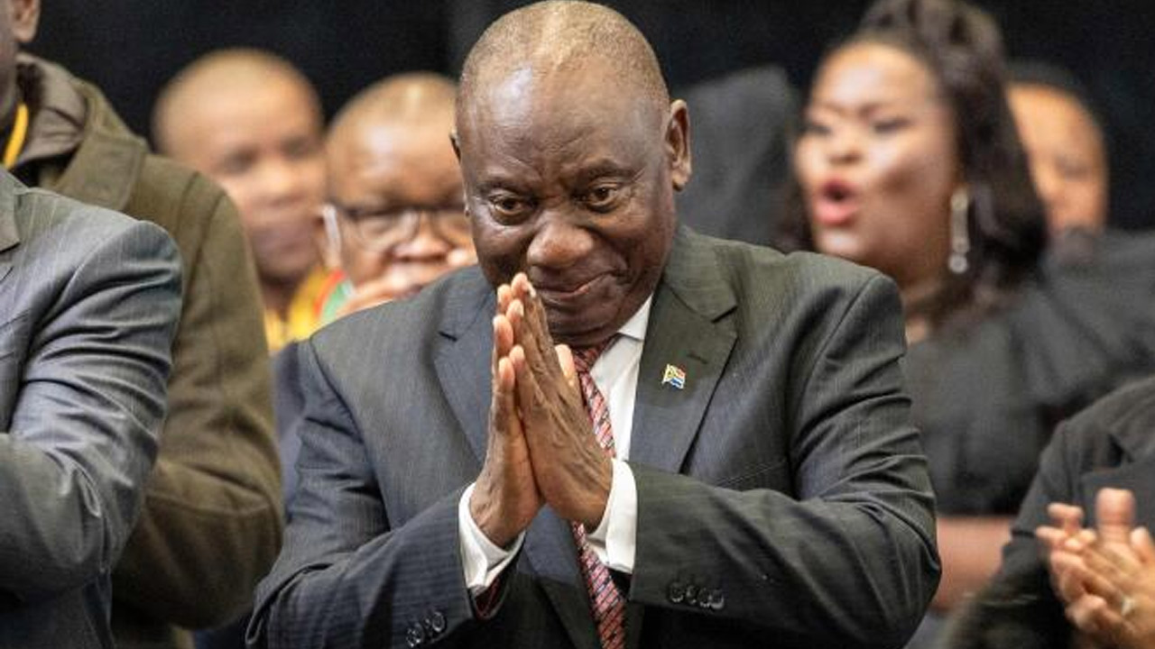 South Africa President | దక్షిణాఫ్రికాలో సంకీర్ణ సర్కారు.. మళ్లీ రమాఫోసాకే అధ్యక్ష పగ్గాలు South Africa President | దక్షిణాఫ్రికాలో సంకీర్ణ సర్కారు.. మళ్లీ రమాఫోసాకే అధ్యక్ష పగ్గాలు