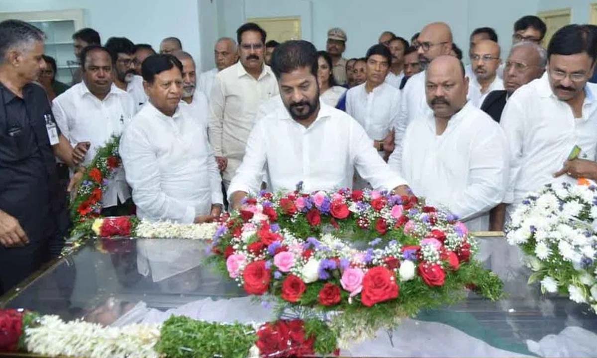 డీఎస్కు సీఎం సహా ప్రముఖుల నివాళి … ఘనంగా అంత్యక్రియలు డీఎస్కు సీఎం సహా ప్రముఖుల నివాళి … ఘనంగా అంత్యక్రియలు