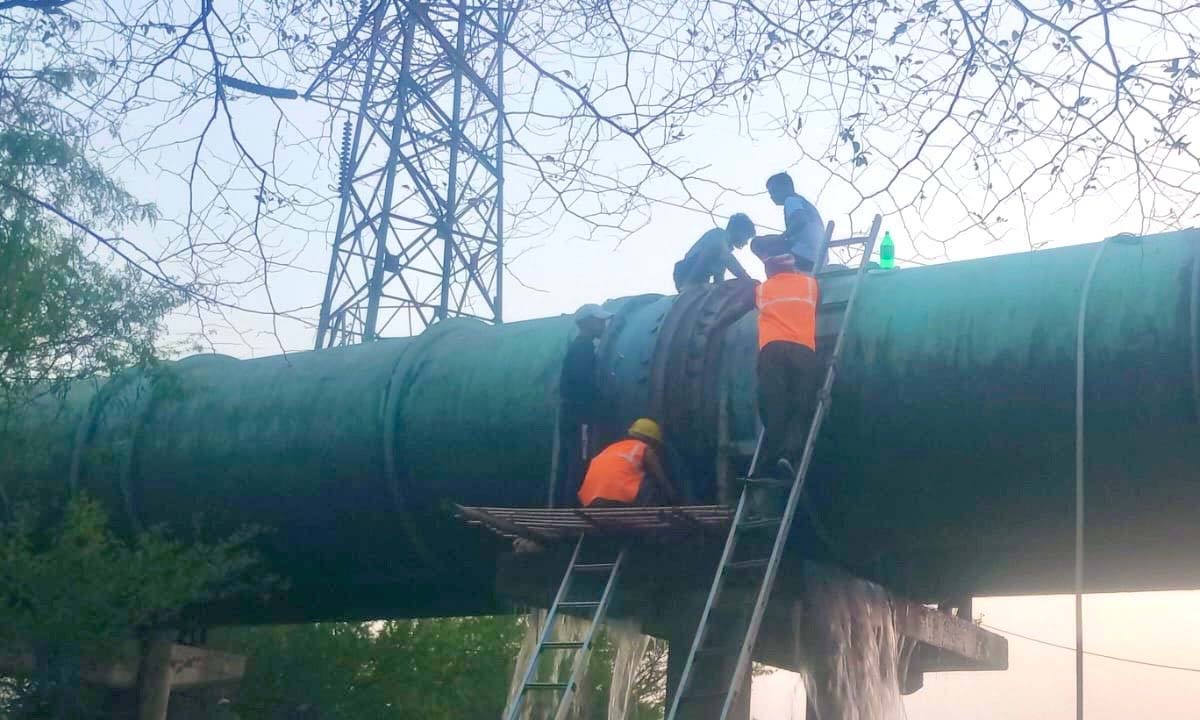 ఢిల్లీలో ముదిరిన మంచినీటి ఎద్దడి ఢిల్లీలో ముదిరిన మంచినీటి ఎద్దడి
