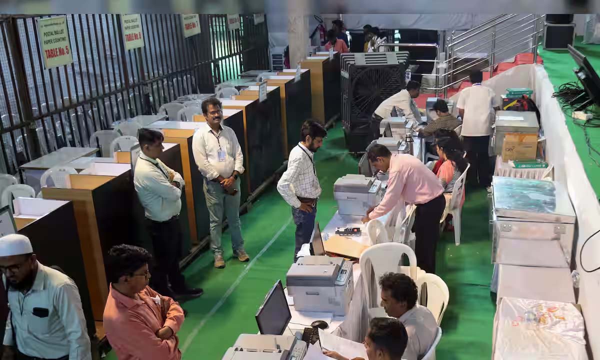 కొనసాగుతున్న పట్టభద్రుల ఎమ్మెల్సీ ఓట్ల లెక్కింపు ..ఫలితం వెలువడేందుకు సుదీర్ఘ సమయం కొనసాగుతున్న పట్టభద్రుల ఎమ్మెల్సీ ఓట్ల లెక్కింపు ..ఫలితం వెలువడేందుకు సుదీర్ఘ సమయం