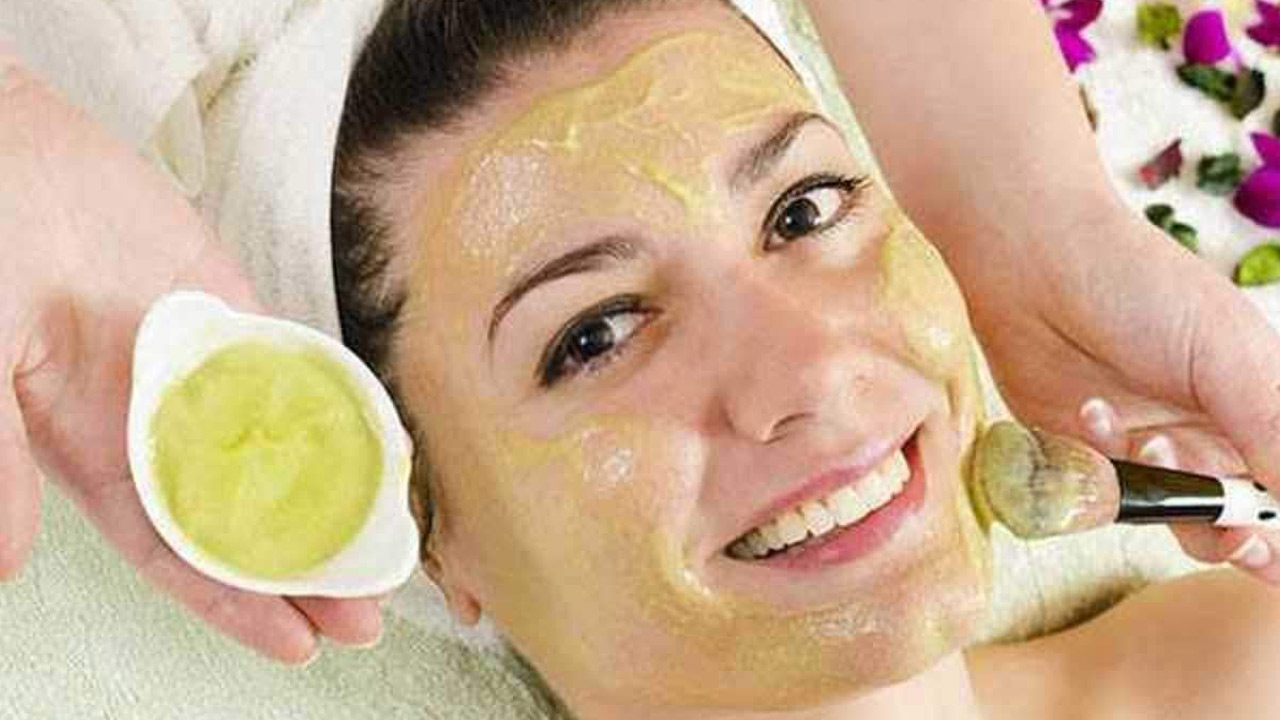 Beauty tips | మీ ముఖం మిలమిలా మెరవాలంటే వారానికోసారి ఈ ఫేస్ మాస్క్ వేసుకోండి..! Beauty tips | మీ ముఖం మిలమిలా మెరవాలంటే వారానికోసారి ఈ ఫేస్ మాస్క్ వేసుకోండి..!