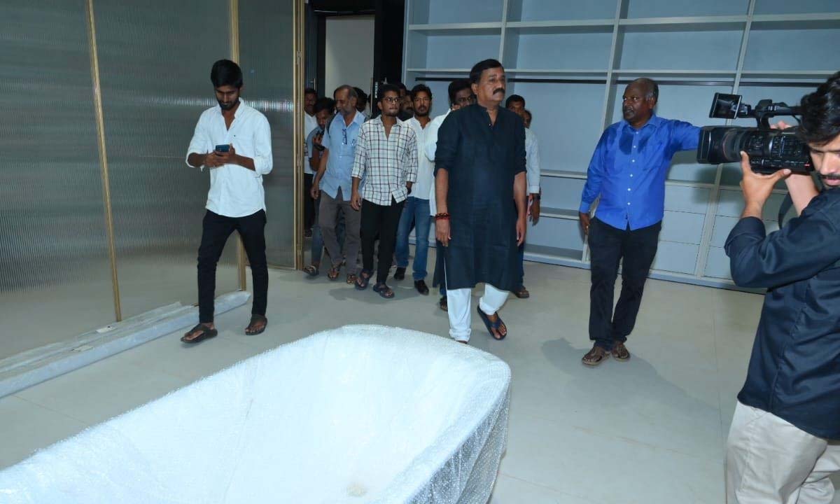 రుషికొండ భవనాలను పరిశీలించిన … ఎమ్మెల్యే గంటా రుషికొండ భవనాలను పరిశీలించిన … ఎమ్మెల్యే గంటా