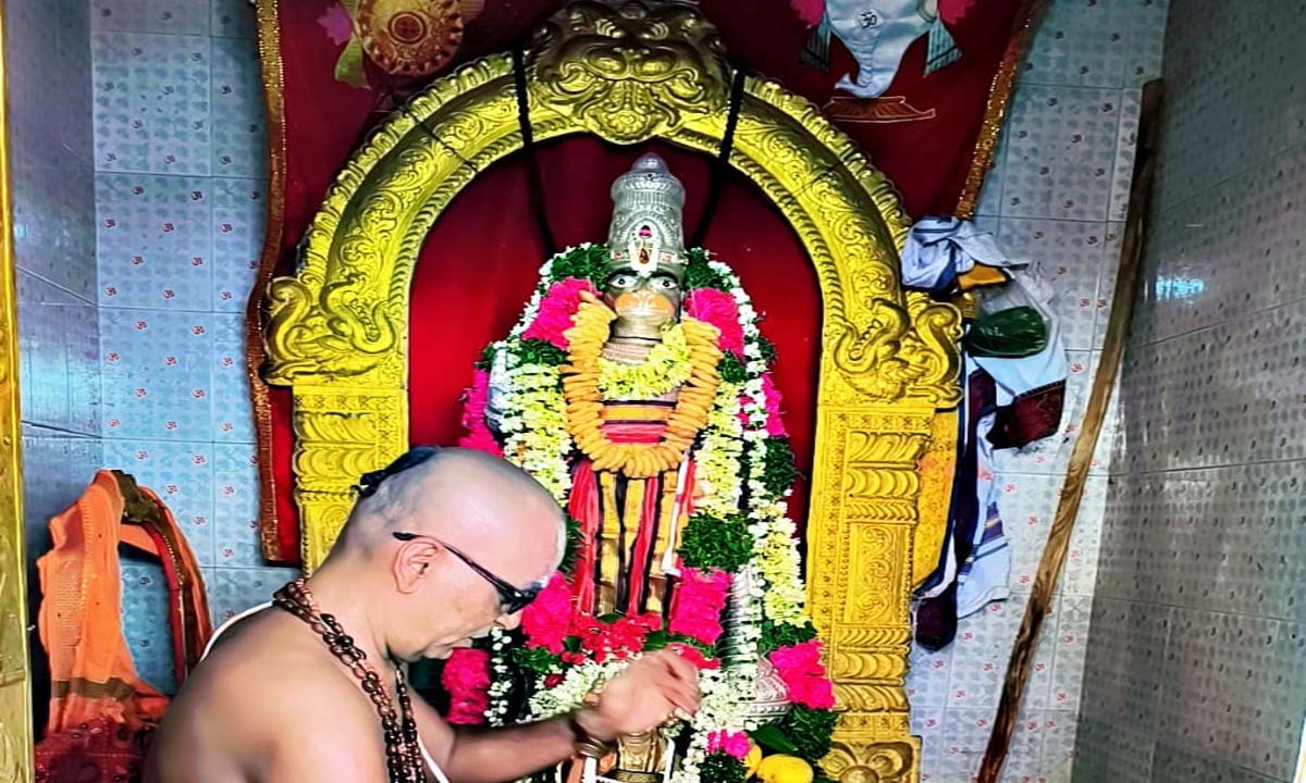 YADADRI | యాదగిరి, మత్స్యగిరి గుట్టలో హనుమాన్ జయంతి ఘనంగా అభిషేక అర్చనలు YADADRI | యాదగిరి, మత్స్యగిరి గుట్టలో హనుమాన్ జయంతి ఘనంగా అభిషేక అర్చనలు