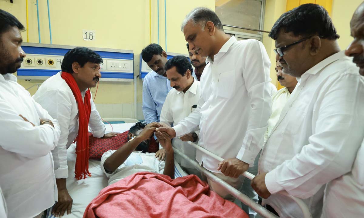 నిరుద్యోగులపై కాంగ్రెస్ కపట ప్రేమ మాజీ మంత్రి టి.హరీశ్రావు … మోతీలాల్ నాయక్కు పరామర్శ నిరుద్యోగులపై కాంగ్రెస్ కపట ప్రేమ మాజీ మంత్రి టి.హరీశ్రావు … మోతీలాల్ నాయక్కు పరామర్శ