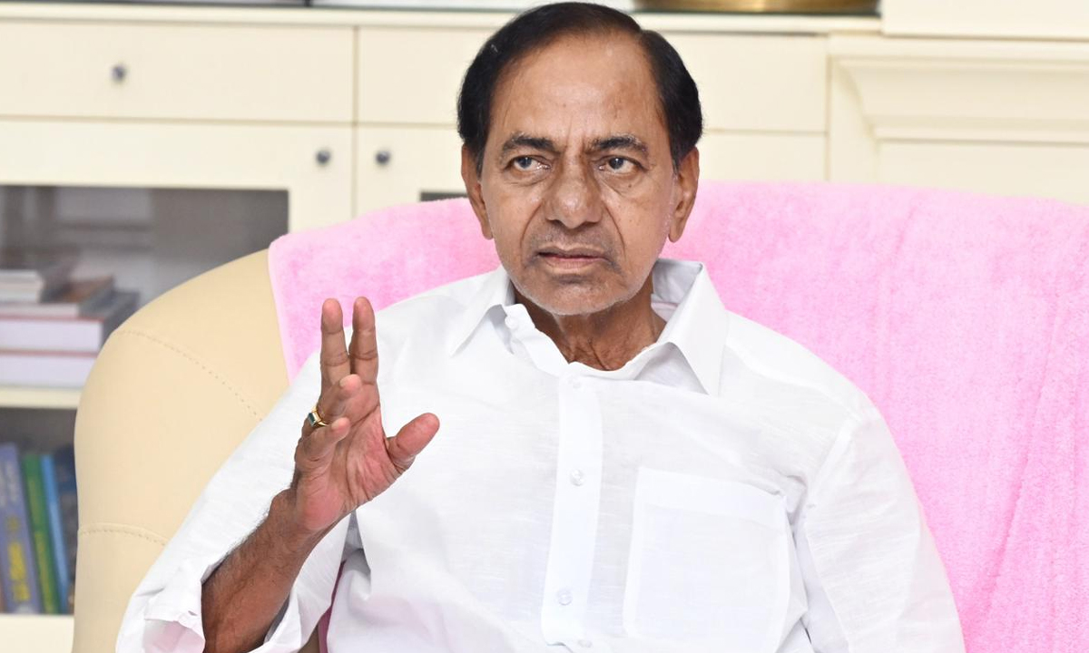 ఫామ్హౌస్లో రెండో రోజు ఆరుగురు ఎమ్మెల్యేలతో కేసీఆర్ భేటీ ఫామ్హౌస్లో రెండో రోజు ఆరుగురు ఎమ్మెల్యేలతో కేసీఆర్ భేటీ