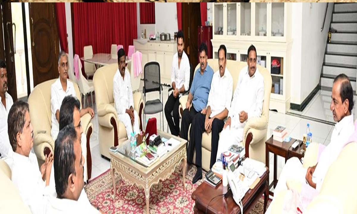 తొందరపడవద్దు… వైఎస్ హయాంలోనూ ఇలాంటి పరిస్థితి ఎదుర్కొన్నాం.. పార్టీ ఎమ్మెల్యేలతో అత్యవసర భేటీలో కేసీఆర్ తొందరపడవద్దు… వైఎస్ హయాంలోనూ ఇలాంటి పరిస్థితి ఎదుర్కొన్నాం.. పార్టీ ఎమ్మెల్యేలతో అత్యవసర భేటీలో కేసీఆర్
