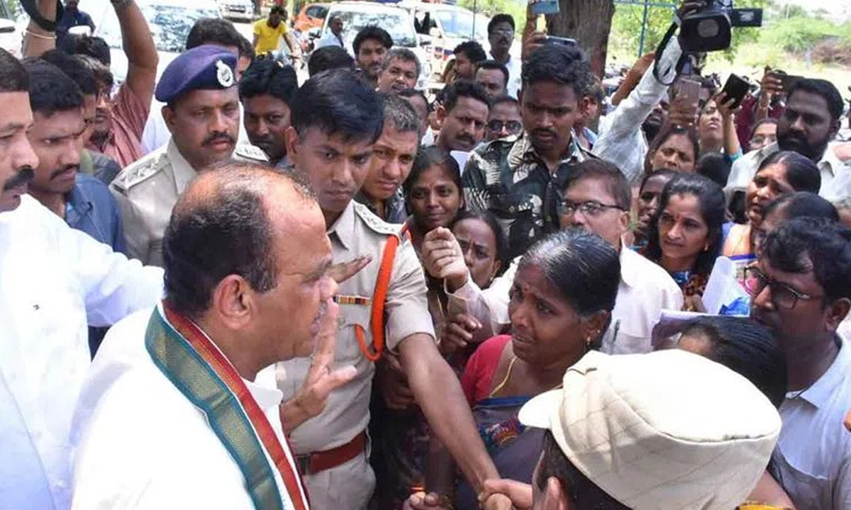 మంత్రి వెంకట్రెడ్డికి బైపాస్ సెగ మంత్రి వెంకట్రెడ్డికి బైపాస్ సెగ