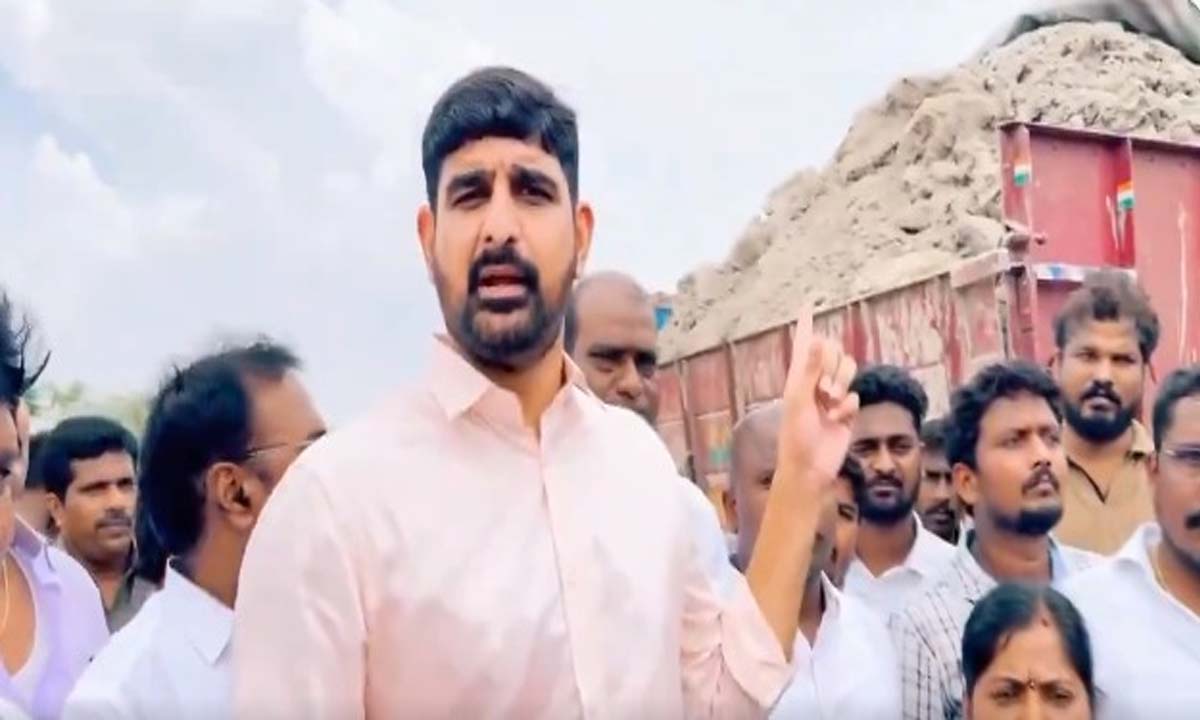 మంత్రి పొన్నం ప్రమేయంతోనే వందల కోట్ల స్కామ్ .. బీఆరెస్ ఎమ్మెల్యే పాడి కౌశిక్రెడ్డి మంత్రి పొన్నం ప్రమేయంతోనే వందల కోట్ల స్కామ్ .. బీఆరెస్ ఎమ్మెల్యే పాడి కౌశిక్రెడ్డి