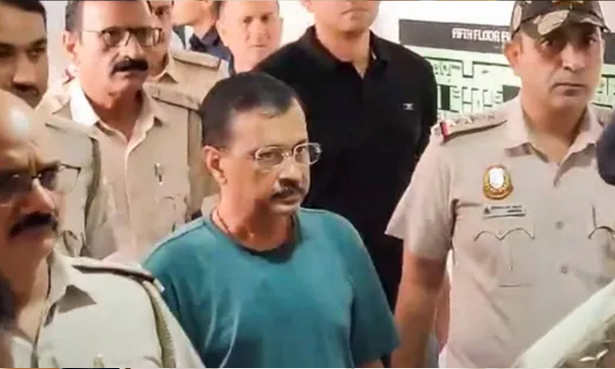 CM Kejriwal | లిక్కర్ పాలసీ కేసులో ఢిల్లీ సీఎం కేజ్రీవాల్ను అరెస్టు చేసిన సీబీఐ CM Kejriwal | లిక్కర్ పాలసీ కేసులో ఢిల్లీ సీఎం కేజ్రీవాల్ను అరెస్టు చేసిన సీబీఐ