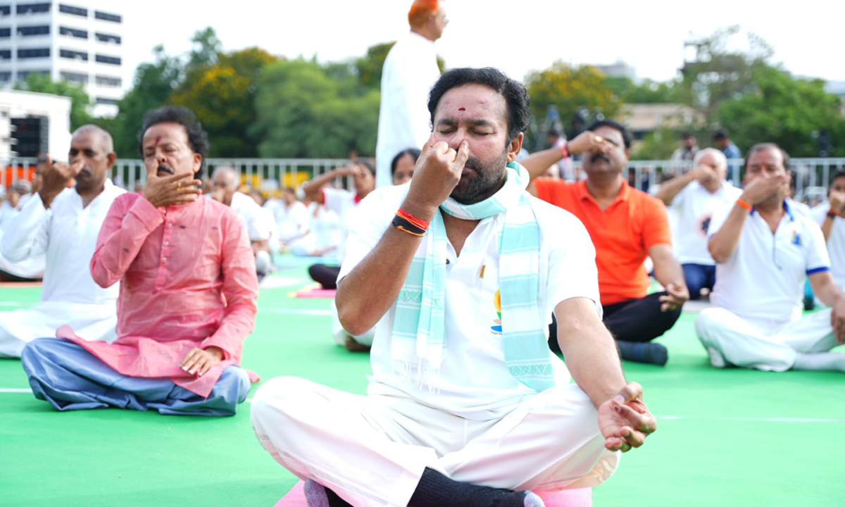 Kishan Reddy | శరీరాన్ని మనసును కలిపే ప్రక్రియ యోగా : కేంద్ర మంత్రి జి.కిషన్రెడ్డి Kishan Reddy | శరీరాన్ని మనసును కలిపే ప్రక్రియ యోగా : కేంద్ర మంత్రి జి.కిషన్రెడ్డి