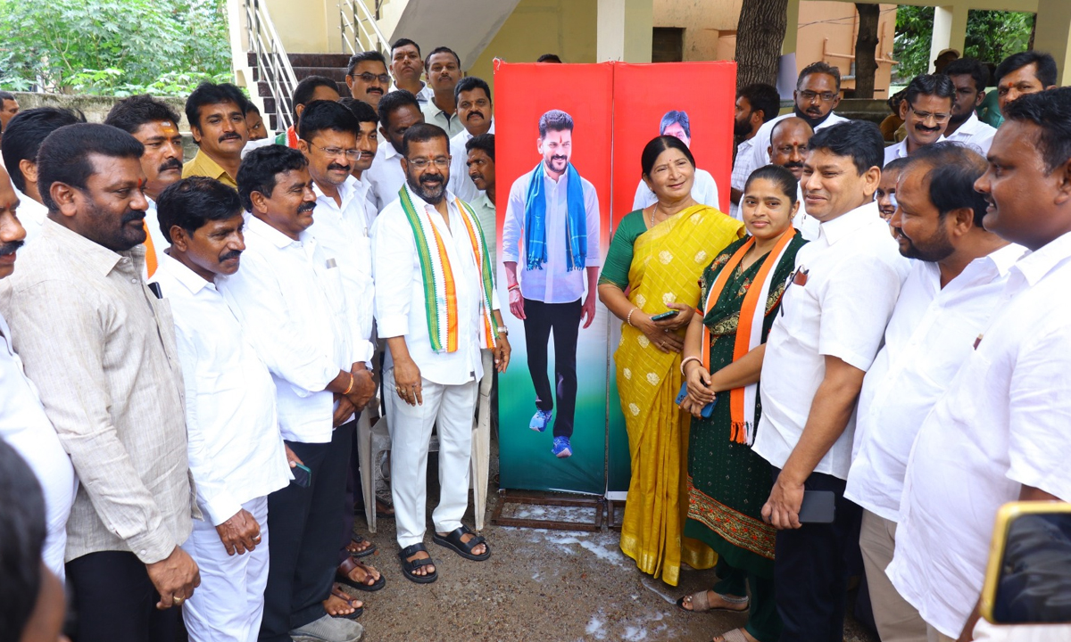 MLA Naini Rajender Reddy | రుణమాఫీ నిర్ణయం చారిత్రాత్మకం: ఎమ్మెల్యే నాయిని MLA Naini Rajender Reddy | రుణమాఫీ నిర్ణయం చారిత్రాత్మకం: ఎమ్మెల్యే నాయిని