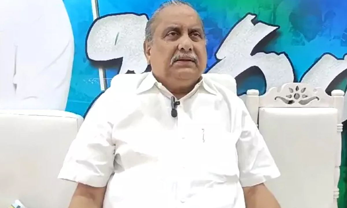 Mudragada | పేరుమార్పుకు దరఖాస్తు.. పవన్ ఓటమి సవాల్పై ముద్రగడ కీలక వ్యాఖ్యలు Mudragada | పేరుమార్పుకు దరఖాస్తు.. పవన్ ఓటమి సవాల్పై ముద్రగడ కీలక వ్యాఖ్యలు