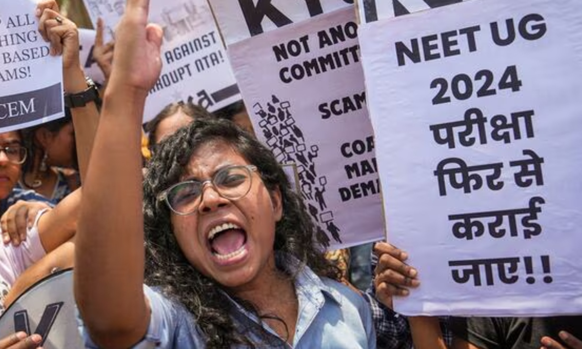 NEET | నీట్ పరీక్ష పేపర్ లీక్లో కదులుతున్న డొంక.. 14మంది అరెస్టు NEET | నీట్ పరీక్ష పేపర్ లీక్లో కదులుతున్న డొంక.. 14మంది అరెస్టు