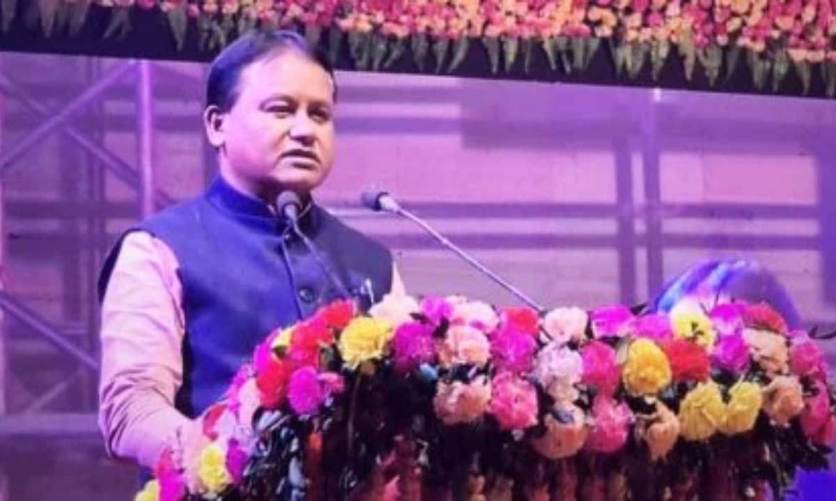 గతంలో స్పీకర్ పోడియంలోకి పప్పు విసిరిన మోహన్ చరణ్ మాఝీ.. అసలు ఎవరాయన..? గతంలో స్పీకర్ పోడియంలోకి పప్పు విసిరిన మోహన్ చరణ్ మాఝీ.. అసలు ఎవరాయన..?