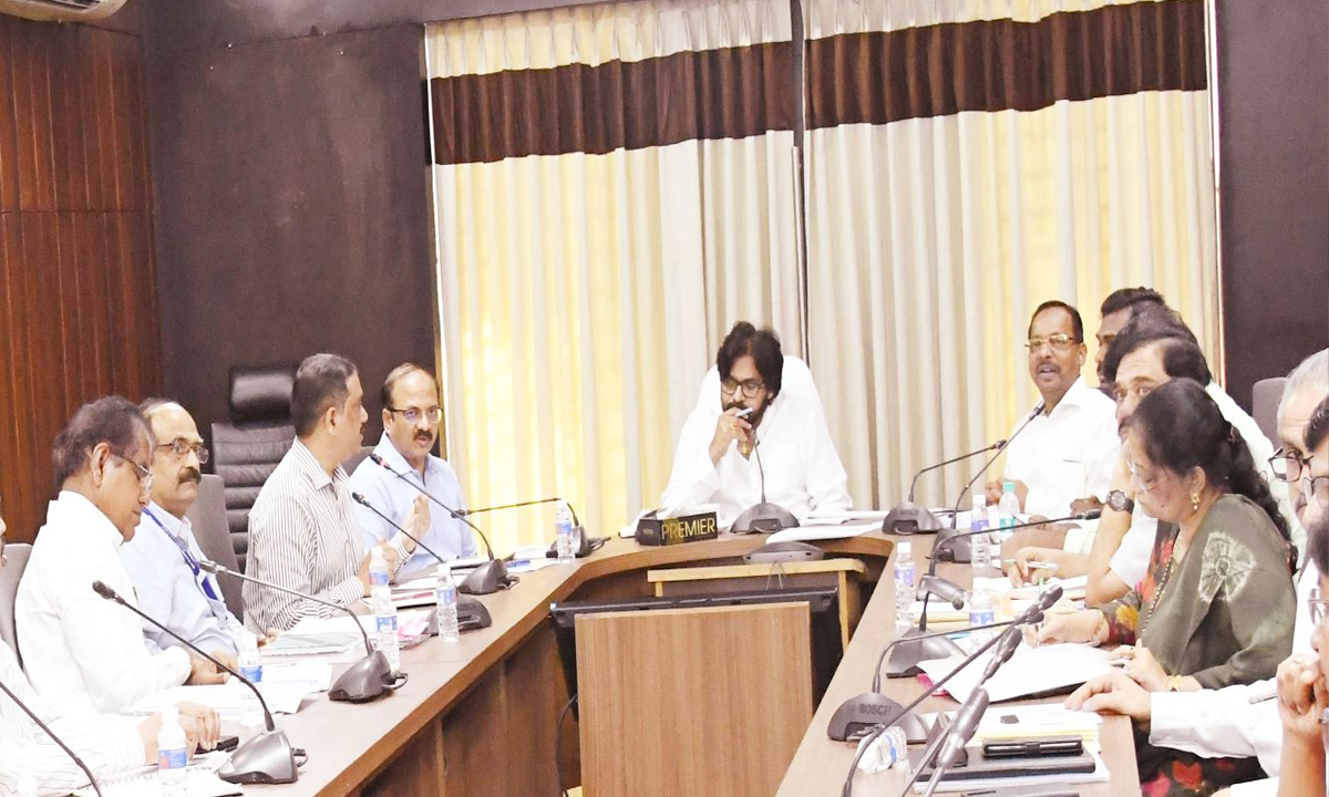 Deputy CM Pawan | గ్రామాల్లో పకడ్బందీగా సోషల్ ఆడిట్ చేపట్టాలి: డిప్యూటీ సీఎం Deputy CM Pawan | గ్రామాల్లో పకడ్బందీగా సోషల్ ఆడిట్ చేపట్టాలి: డిప్యూటీ సీఎం