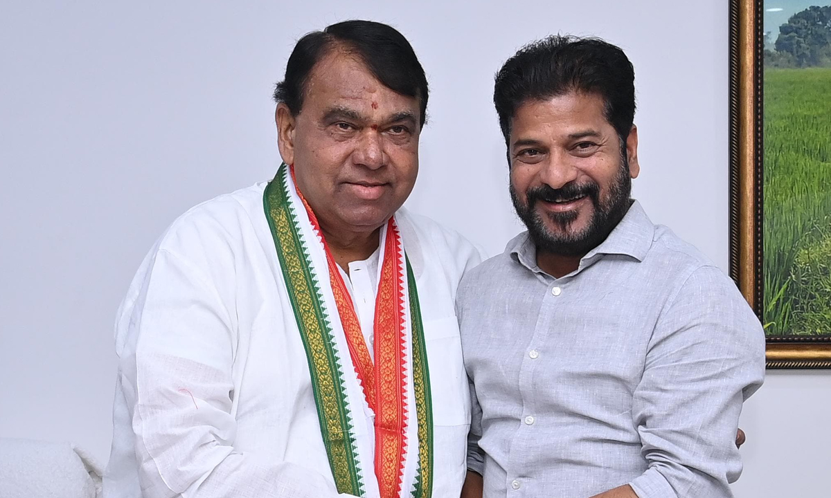 కాంగ్రెస్ పార్టీలో చేరిన పోచారం శ్రీనివాస్ రెడ్డి.. సముచిత స్థానం కల్పిస్తామన్న రేవంత్ కాంగ్రెస్ పార్టీలో చేరిన పోచారం శ్రీనివాస్ రెడ్డి.. సముచిత స్థానం కల్పిస్తామన్న రేవంత్