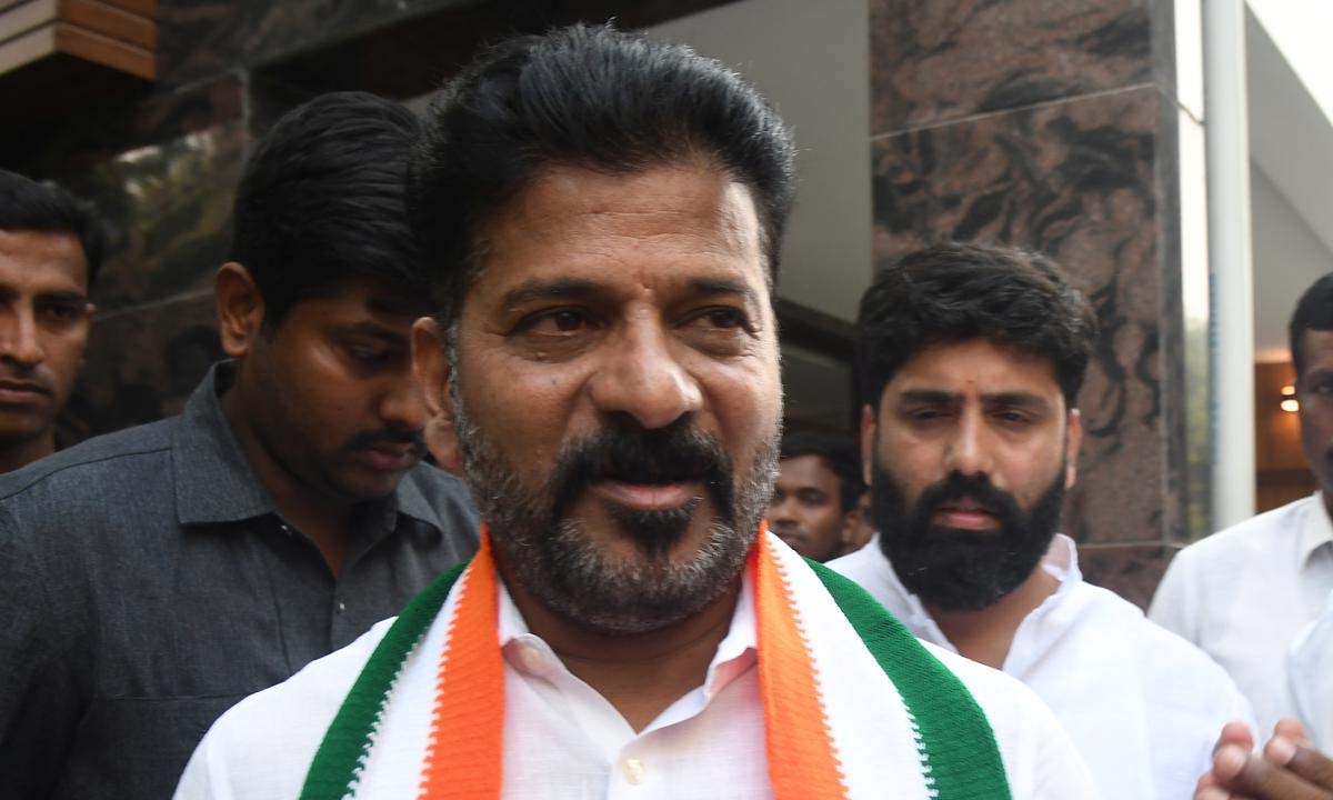 నేడు ఢిల్లీకి సీఎం రేవంత్రెడ్డి మంత్రి వర్గ విస్తరణ..పీసీసీ చీఫ్ భర్తీపై అధిష్టానంతో కీలక చర్చలు … చేరికలపై కూడా మంతనాలు నేడు ఢిల్లీకి సీఎం రేవంత్రెడ్డి మంత్రి వర్గ విస్తరణ..పీసీసీ చీఫ్ భర్తీపై అధిష్టానంతో కీలక చర్చలు … చేరికలపై కూడా మంతనాలు